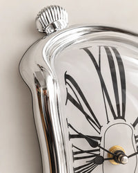 Horloge Fondante Style Dali Chiffres Romains Silencieuse