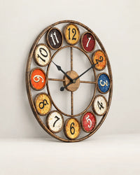 Horloge Murale Fer Rétro à Chiffres Multicolores - 52 cm