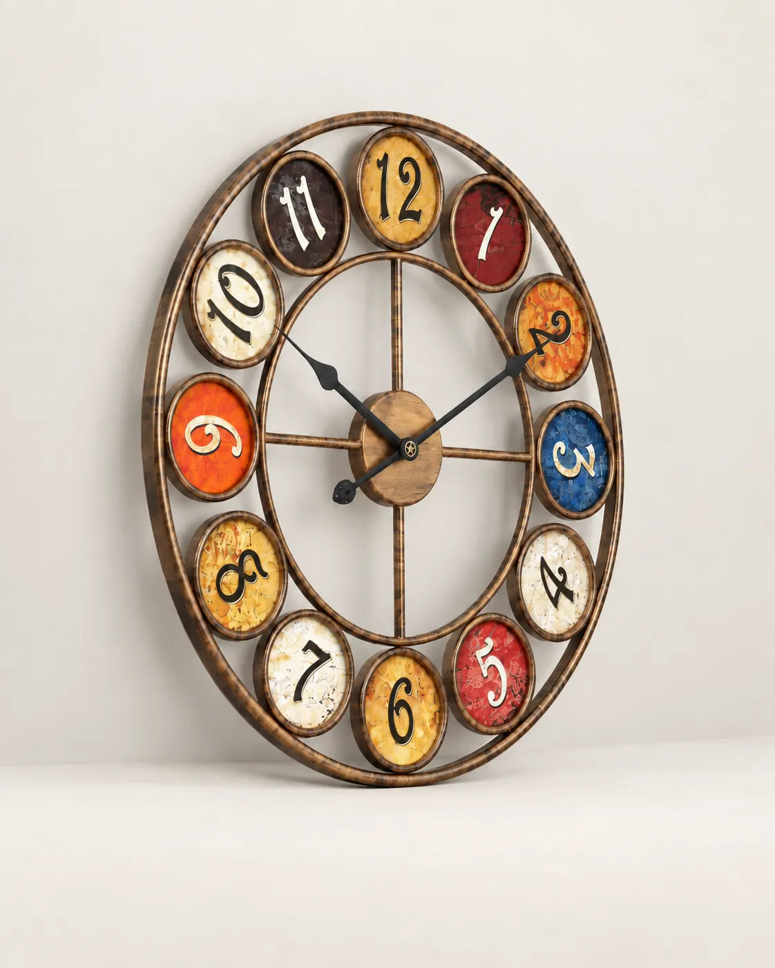 Horloge Murale Fer Rétro à Chiffres Multicolores - 52 cm