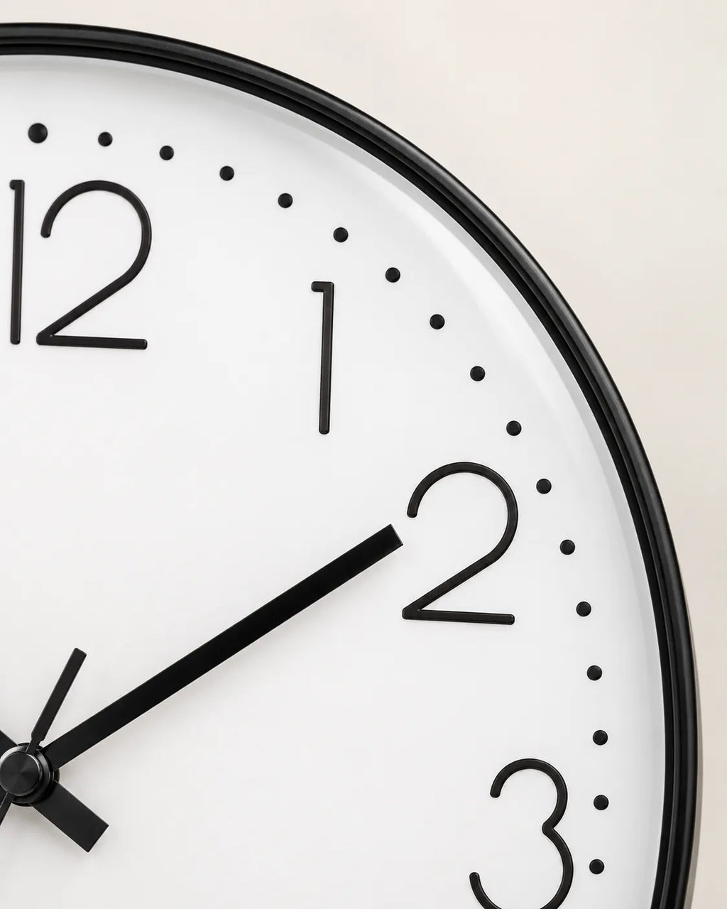 Horloge Murale 20 cm Chiffres en Relief Silencieuse