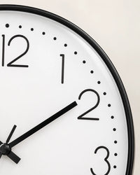 Horloge Murale 20 cm Chiffres en Relief Silencieuse