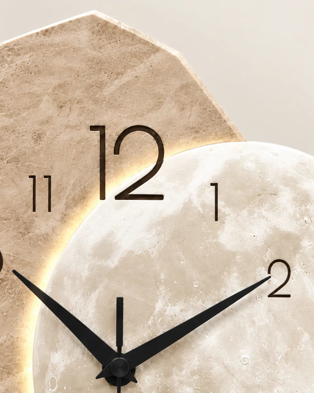 Horloge Murale Lune en Bois Rétroéclairée Silencieuse — 2 Tailles